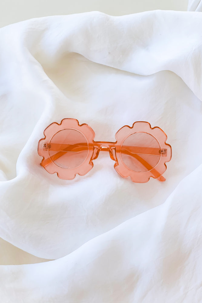
                
                    Load image into Gallery viewer, Clear Peach Flower Shaped Sunnies
                
            