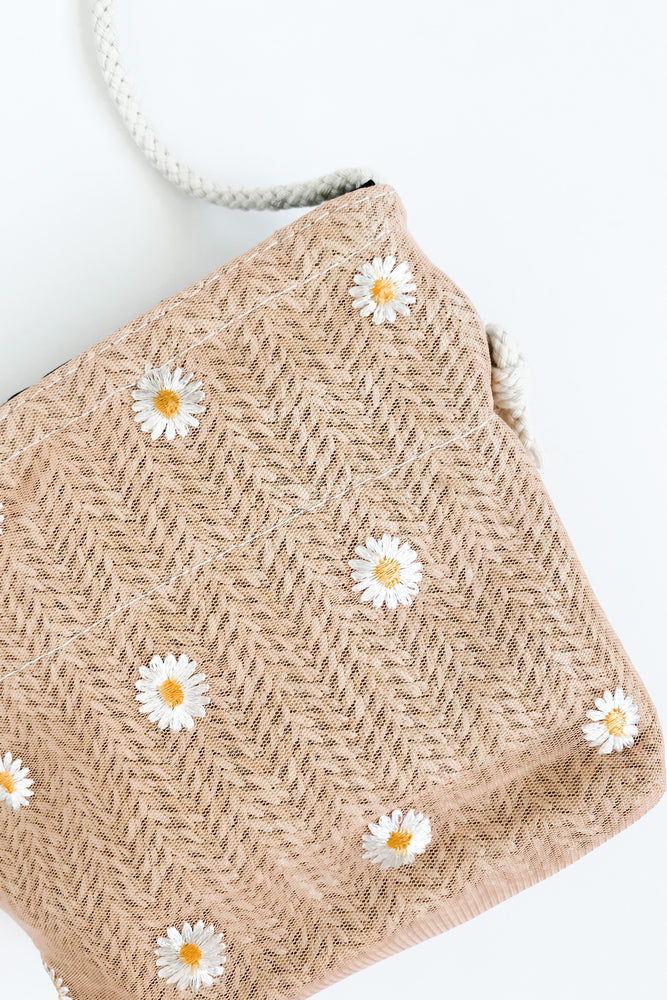 
                
                    Load image into Gallery viewer, Daisy Purse Pink
                
            